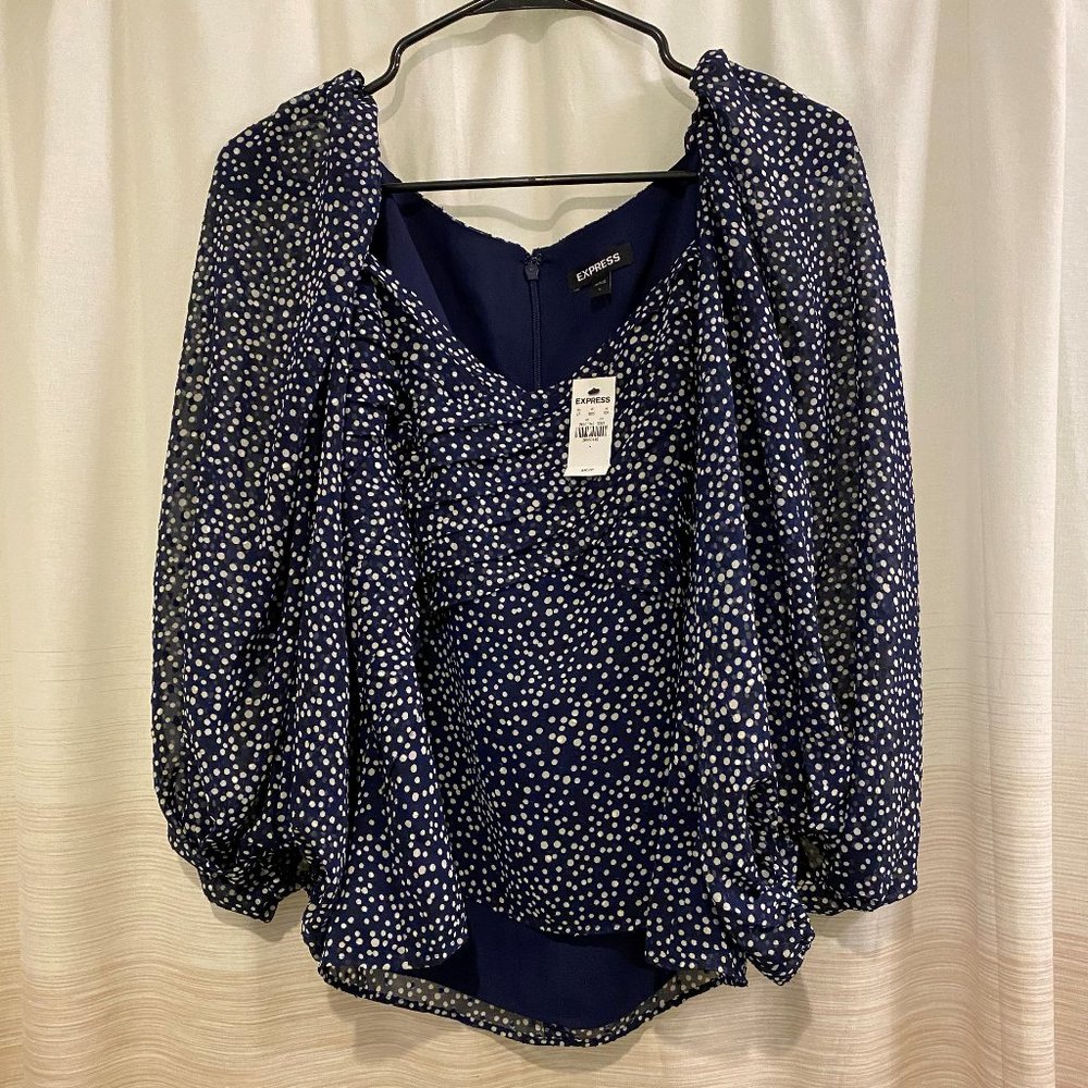 Express Clip Dot Pleated Front Balloon Sleeve Top. NWT. L.